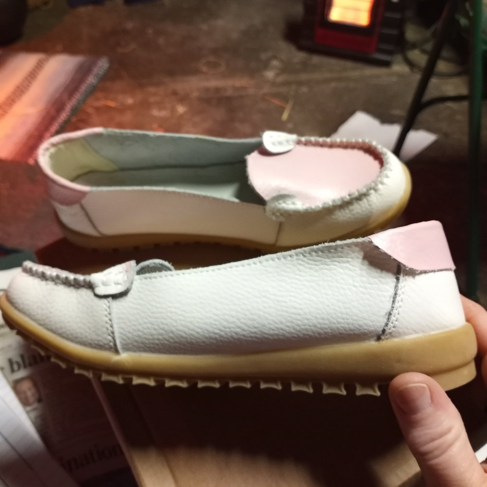 White/pink Mocassins